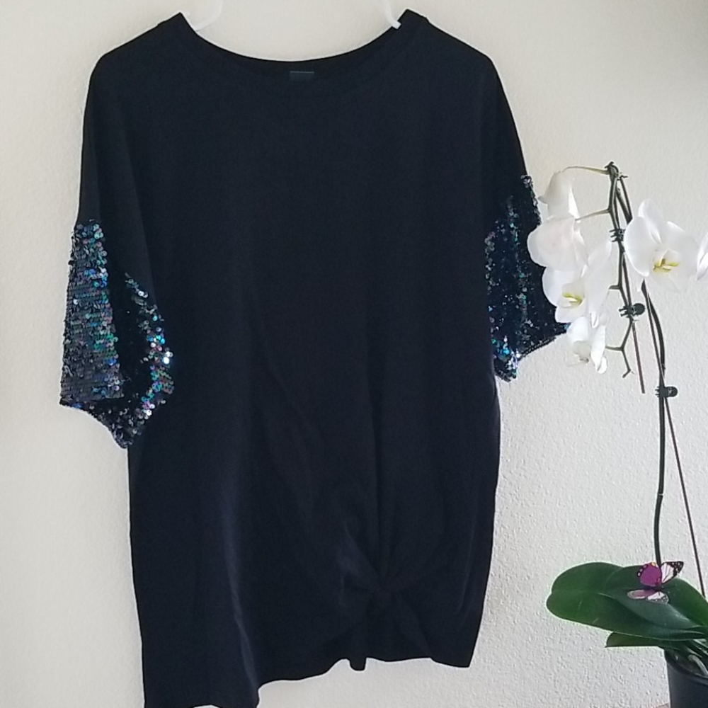 Sequined sleeve Tee 🧜‍♀️